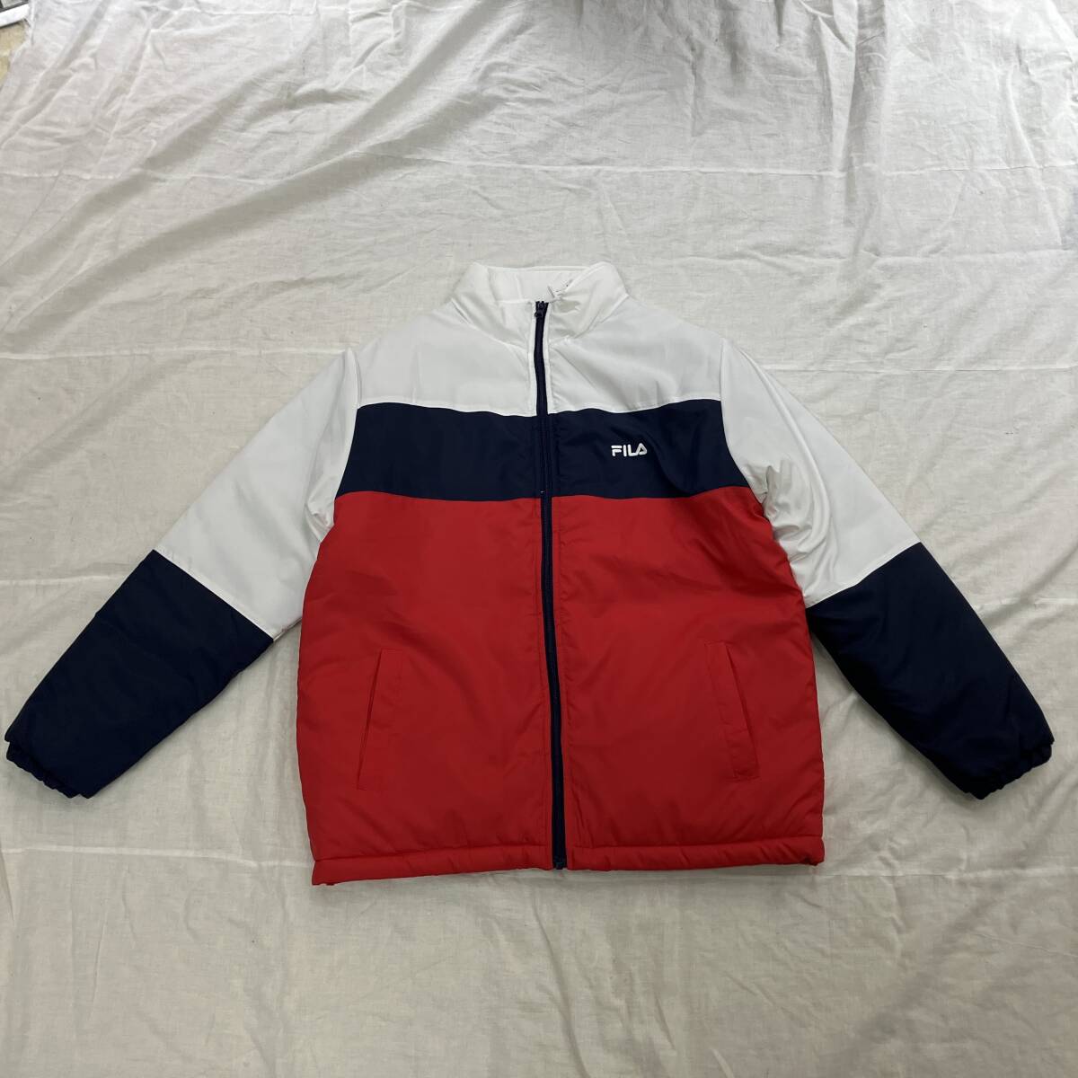 新品未使用品 ★フィラ FILA★ メンズ Lサイズ 『中綿ジャケット』 軽量 防寒 暖かい ダウン アウター 443-360/TRC