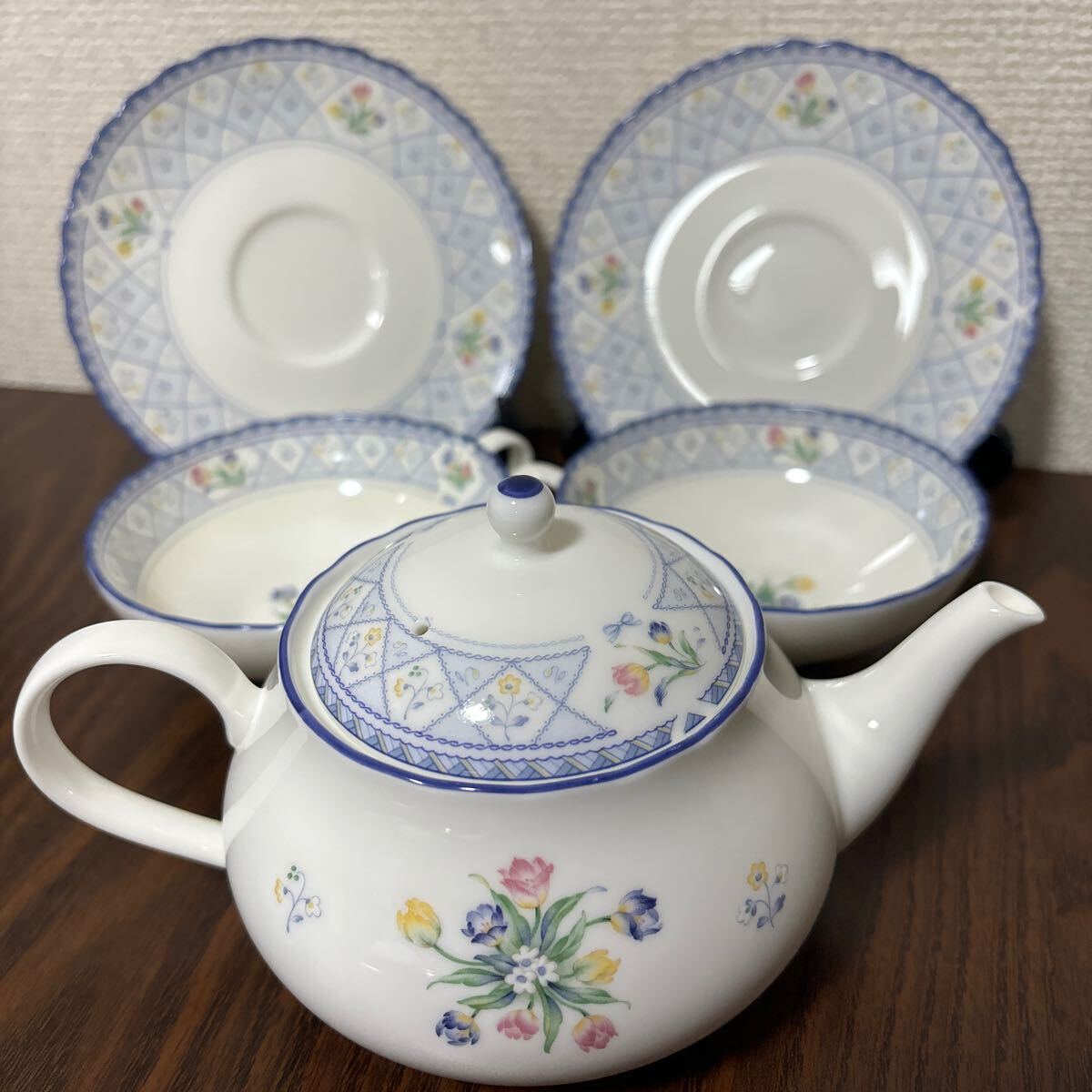 ノリタケ　紅茶セット　 ティーポット　紅茶碗カップ&ソーサー2客