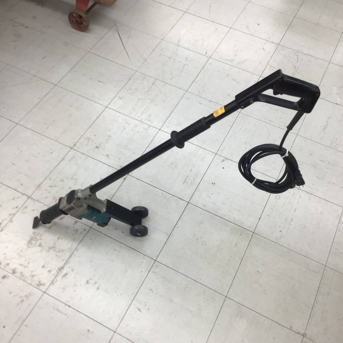 【中古品】 マキタ/makita 電動ケレン ロングハンドルタイプ・HK1800L ■送料無料・代引き・店頭受取対応■