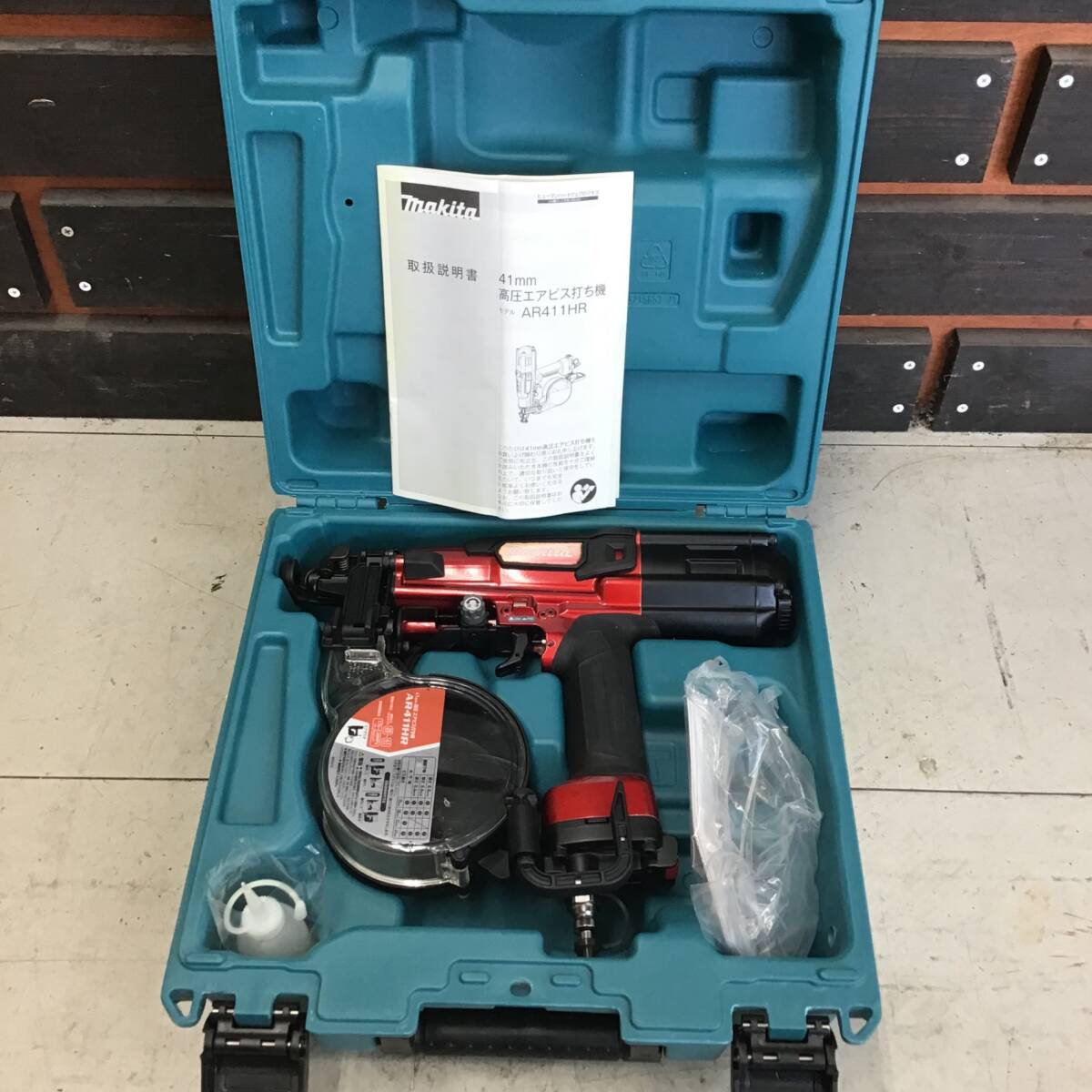 【中古美品】 マキタ/makita 高圧エアネジ打ち機 AR411HR ■送料無料・代引き・店頭受取対応■