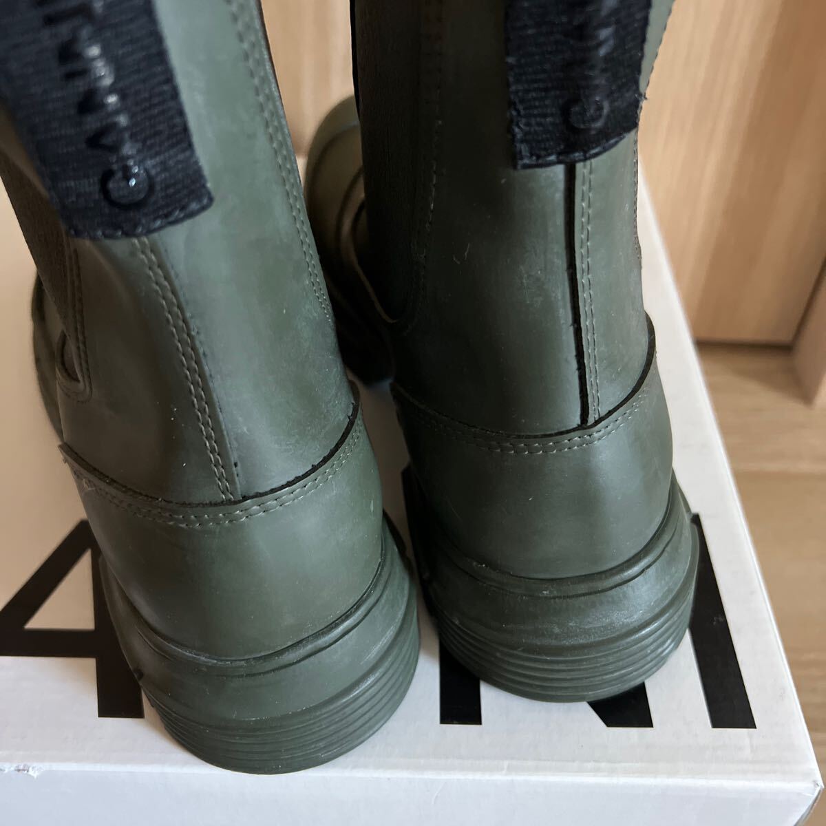 新品 未使用 定番 GANNI ガニー ラバー チェルシー ブーツ 39cm 新品 未使用 定番 GANNI ガニー ラバー チェルシー ブーツ 39cm