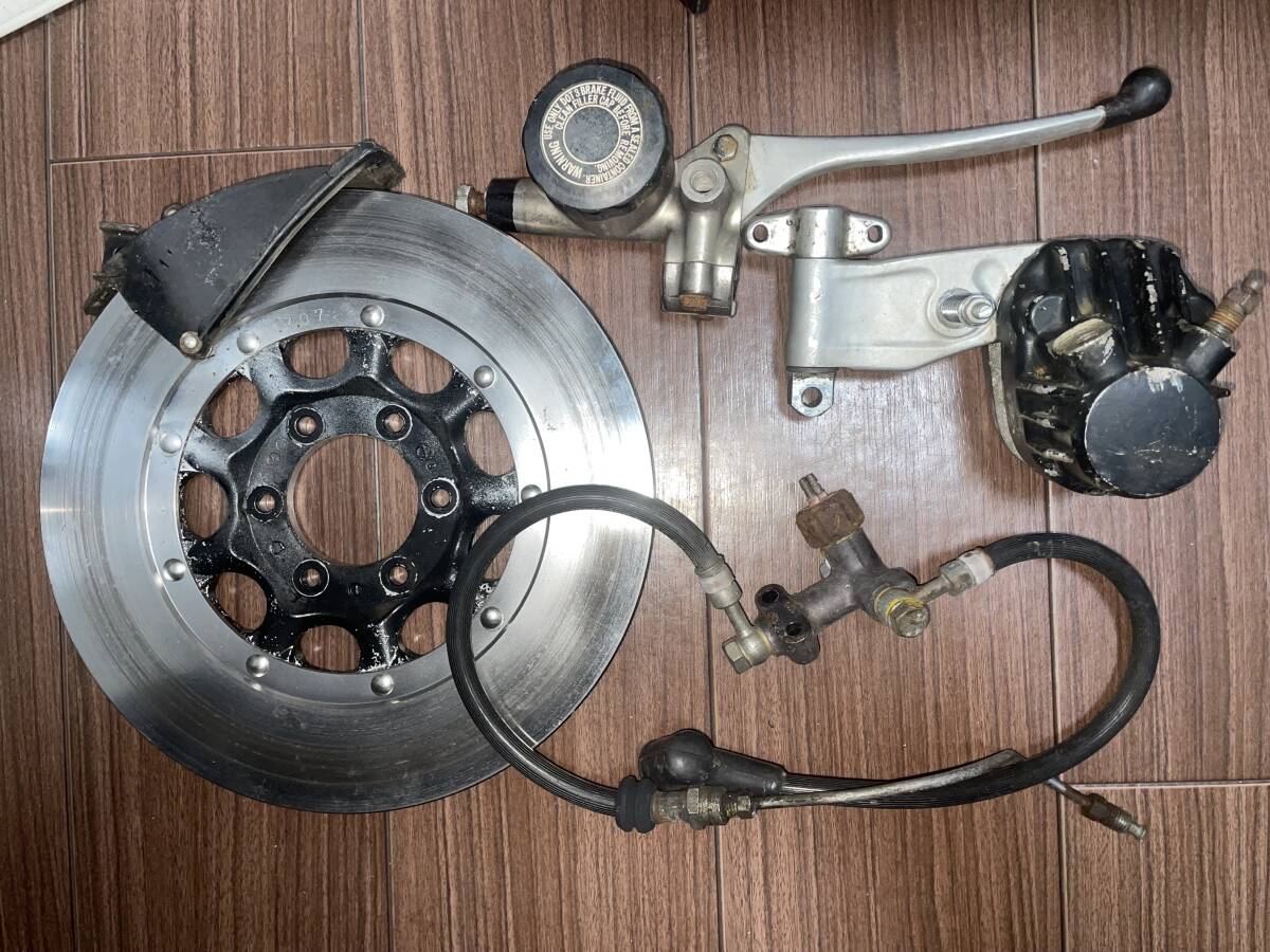 ホンダ純正CB750FOUR(K4〜?)フロントブレーキキャリパー ホンダ純正CB750FOUR(K4〜?)フロントブレーキキャリパー