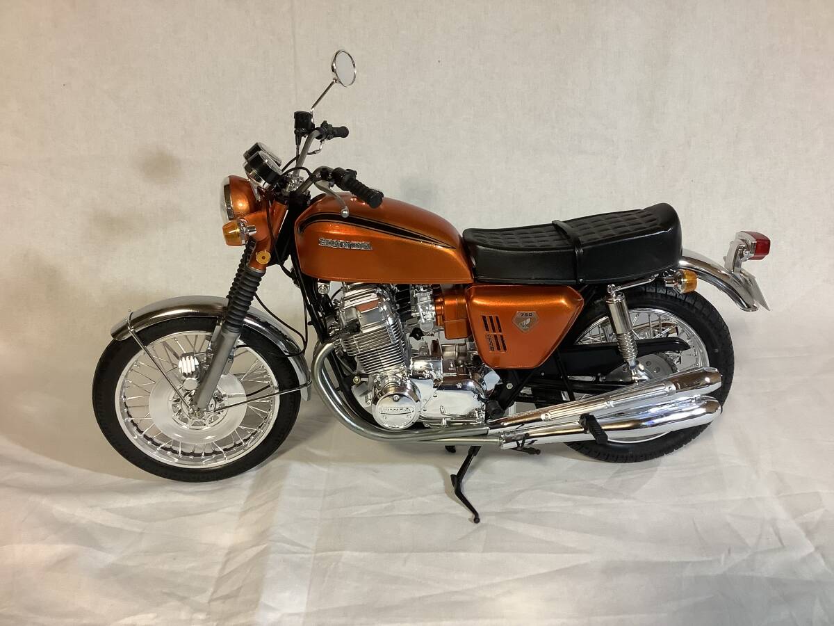 タミヤ1/6ホンダHONDA CB750完成品 新旧2台 オレンジメタリック タミヤ1/6ホンダHONDA CB750完成品 新旧2台 オレンジメタリック