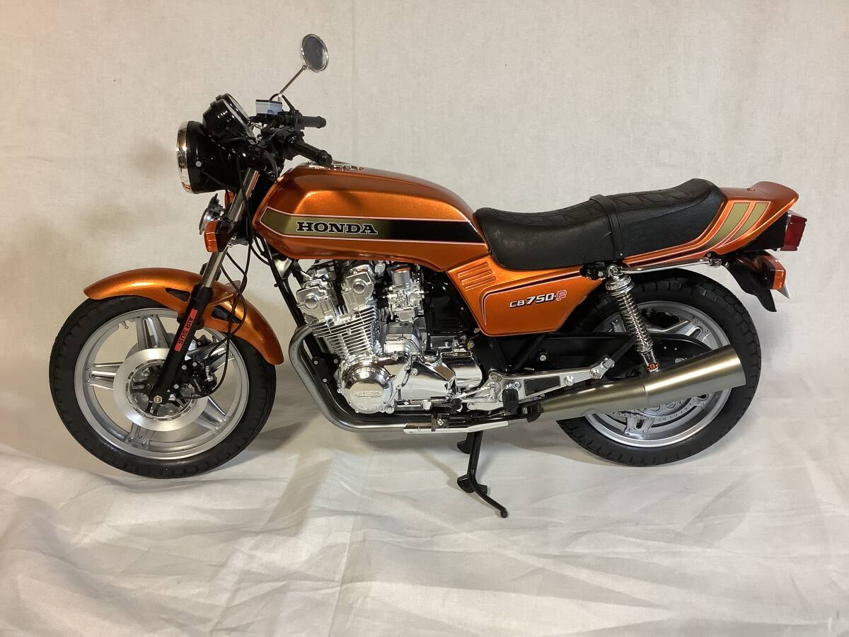 タミヤ1/6ホンダHONDA CB750完成品 新旧2台 オレンジメタリック タミヤ1/6ホンダHONDA CB750完成品 新旧2台 オレンジメタリック