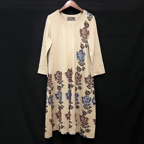 #wnc サイトウトヨコ 斉藤都世子 ワンピース グレージュ系 マルチ ニット フロントジップ 花柄 刺繍 七分袖 レディース [890160]