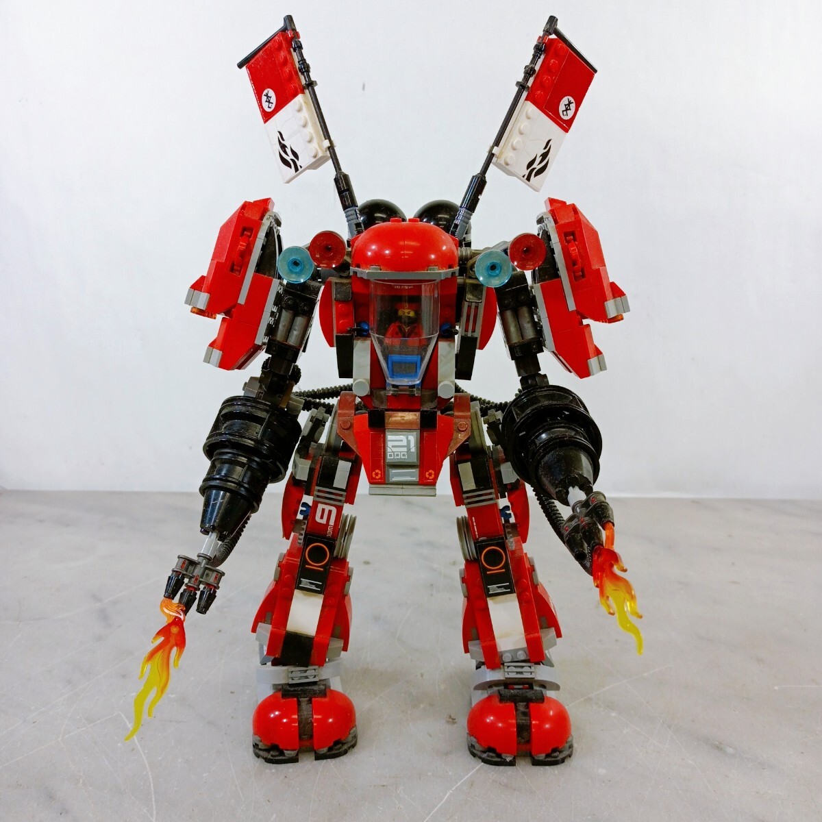 LEGO レゴ NINJAGO ニンジャゴー カイのファイヤーメカ 組み立て済み ジャンク