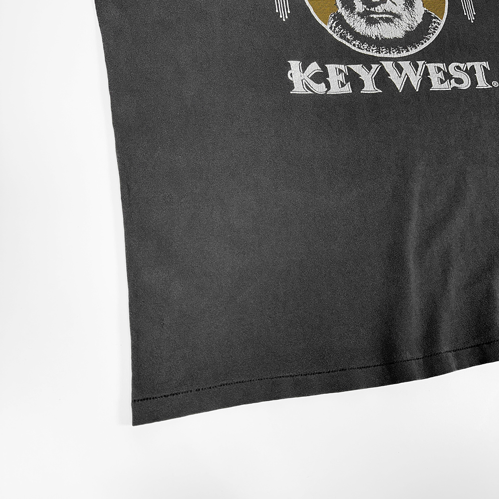 90s ビンテージ ONEITA 銀タグ ヘミングウェイ 半袖 Tシャツ XL 黒 墨黒 フェード ブラック ERNEST HEMINGWAY MADE IN USA製 コットン 偉人_画像9