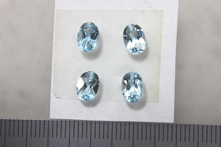 ブルートパーズ、４個セット（５×７ｍｍオーバルファセット、ツキサシ穴）
