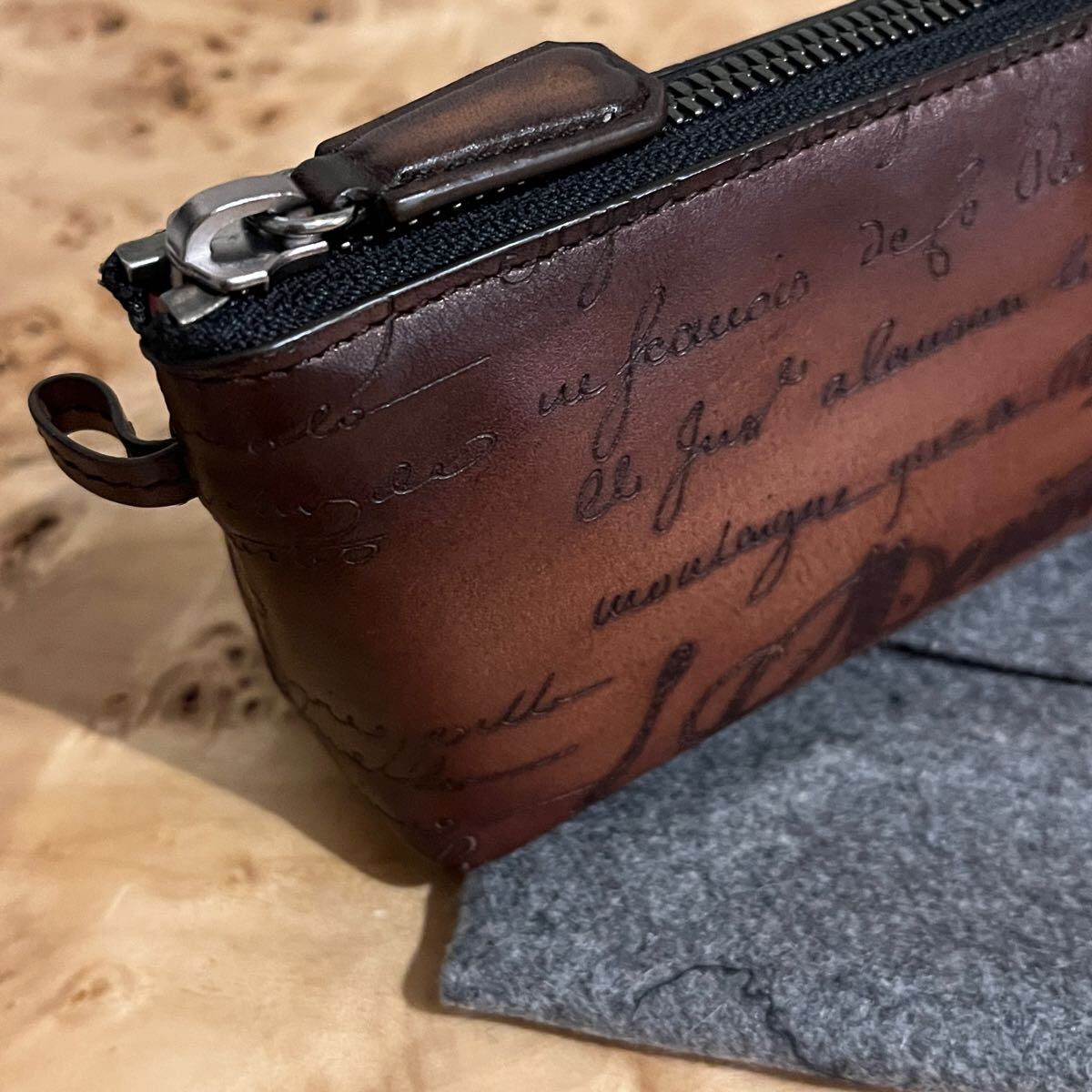 未使用 Berluti ベルルッティ カリグラフィ レザー ペンケース 未使用 Berluti ベルルッティ カリグラフィ レザー ペンケース