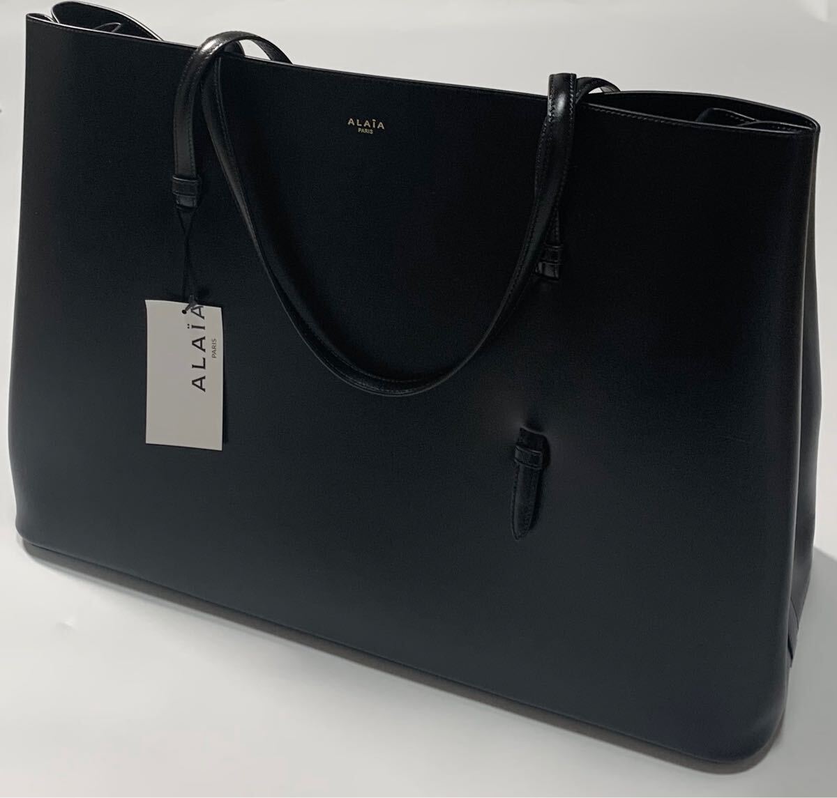 【ALAIA】 ☆送料関税込み☆Mina50ラージレザートートバッグ 新品未使用 タグ付 ALAIA Mina 50 Large leather tote bag