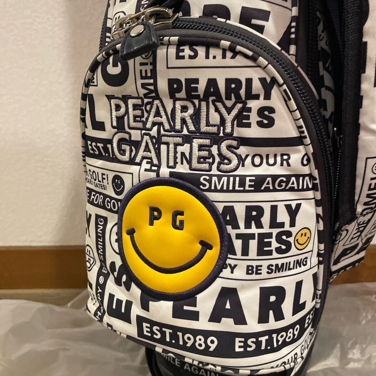 パーリーゲイツ キャディバッグ ニュースペーパー柄 ニコちゃん パーリーゲイツ キャディバッグ ニュースペーパー柄 ニコちゃん