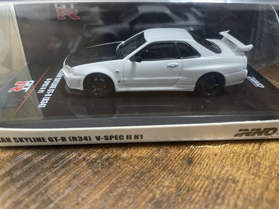 1/64 inno Nissan Skyline GT-R (R34) V-Spec II N1 White / Carbon フード