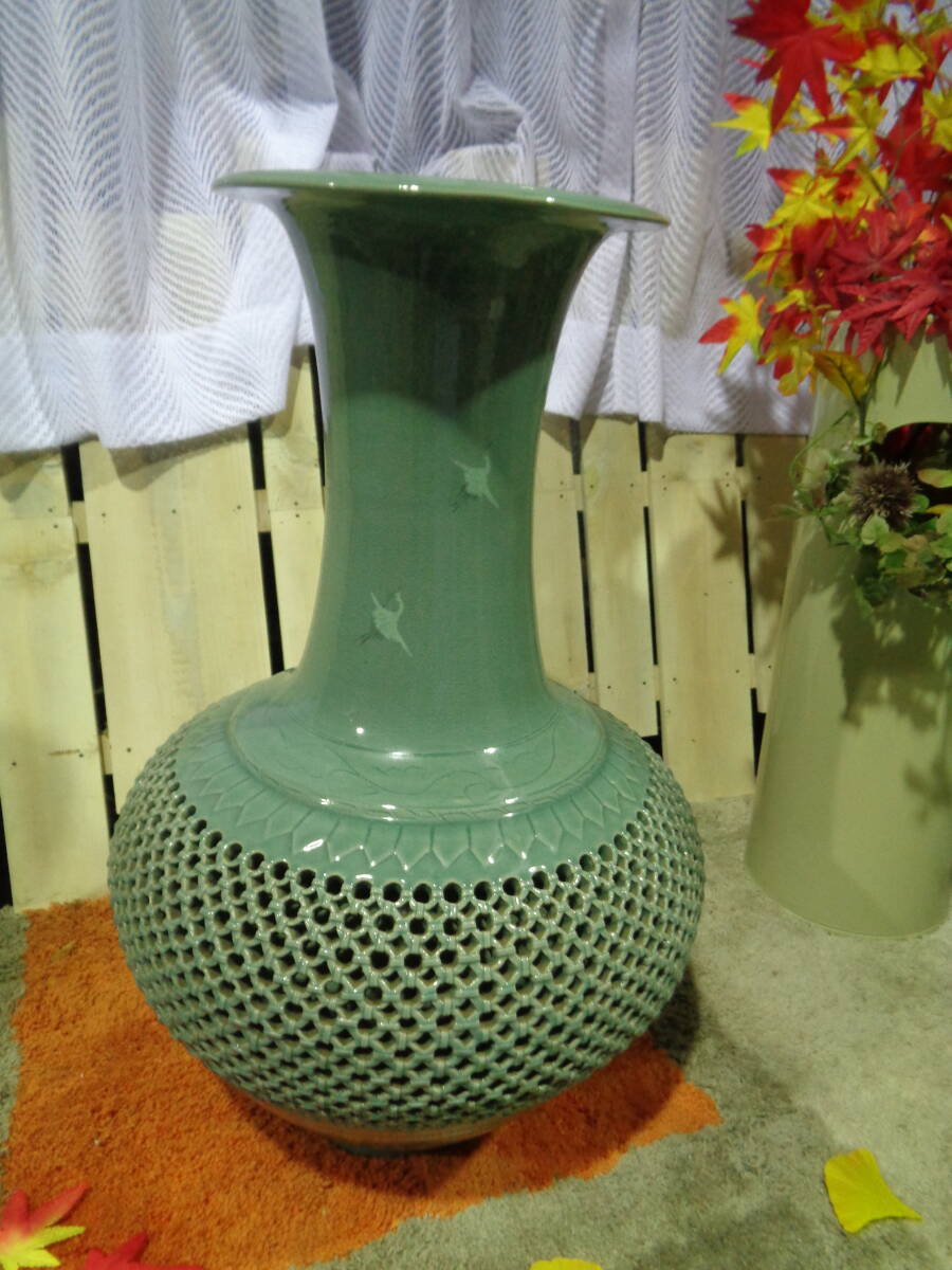 中国工芸 青磁/高麗 芸泉 飾り壺 透かし彫/鶴 古美術 64cm 中国工芸 青磁/高麗 芸泉 飾り壺 透かし彫/鶴 古美術 64cm
