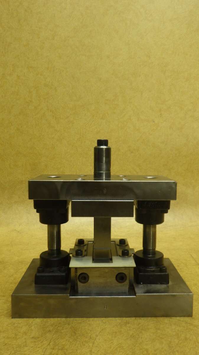 中古品】メーカー不明 プレス機 金型 加工サイズ25x70mm 切り 中古品】メーカー不明 プレス機 金型 加工サイズ25x70mm 切り