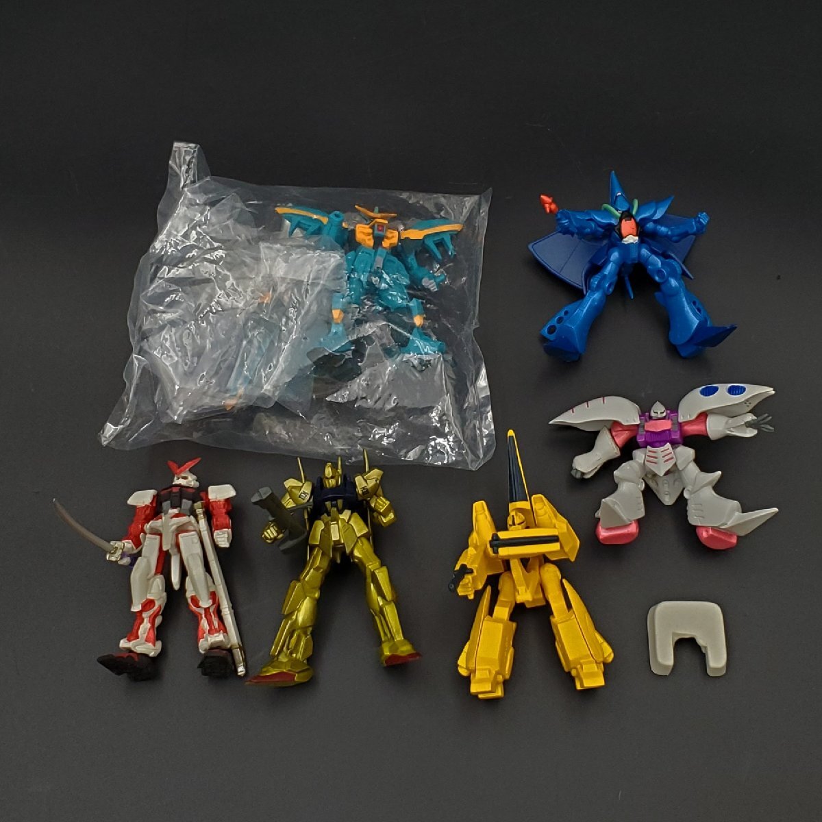 【宝蔵】機動戦士ガンダム ミニ フィギュア 人形 6点まとめ アストレイレッドフレーム キュベレイ メタス 百式 ハンブラビ カラミティ