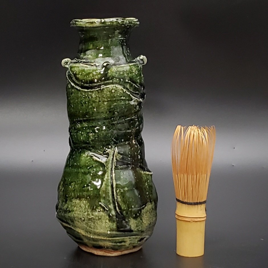 宝蔵】喜多窯 霞仙陶苑 十二代 加藤裕重 織部 耳付花器 花瓶 花 宝蔵】喜多窯 霞仙陶苑 十二代 加藤裕重 織部 耳付花器 花瓶 花