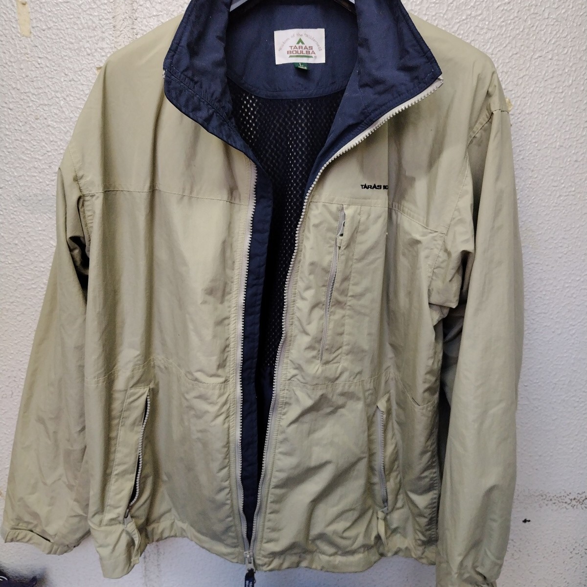 アシックス　TARASBOULBA メンズLサイズ ジャケット　クリーニング店にてクリーニング済み　202411／21 ナイロンジャケット アシックス
