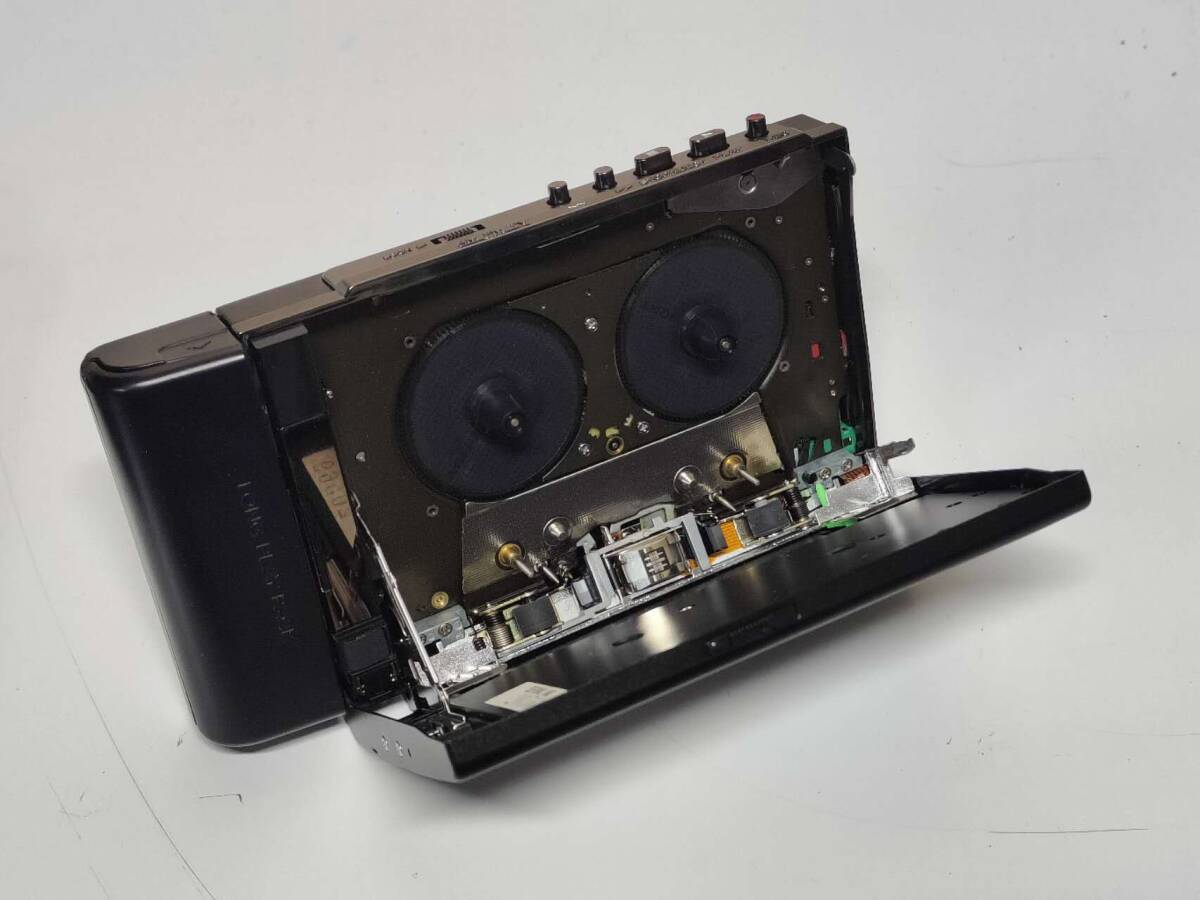 SONY WALKMAN FM/AM 録再機 カセットウォークマン WM-F404 BLACK SONY WALKMAN FM/AM 録再機 カセットウォークマン WM-F404 BLACK