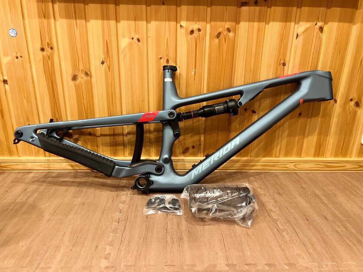 ★ほぼ未使用★ MERIDA メリダ ONE-FORTY カーボンフレーム ■Lサイズ MTB フルサスマウンテンバイク ■未使用のドロッパーポスト付属