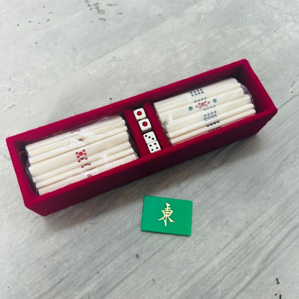 新品 未開封品 キングバード 麻雀牌 背黒牌 最高級 麻雀パイ 新品 未開封品 キングバード 麻雀牌 背黒牌 最高級 麻雀パイ