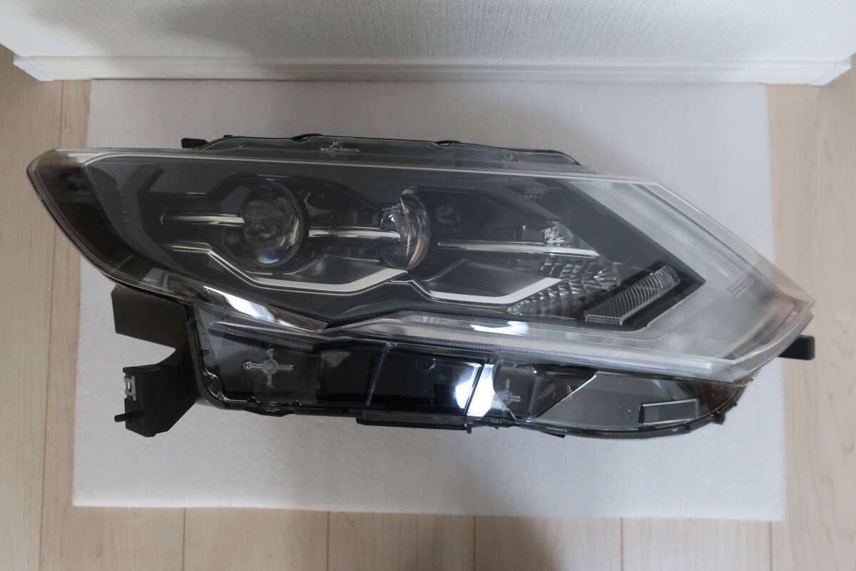 日産 NISSAN T32 エクストレイル X-TRAIL 後期 純正 右 LED 日産 NISSAN T32 エクストレイル X-TRAIL 後期 純正 右 LED