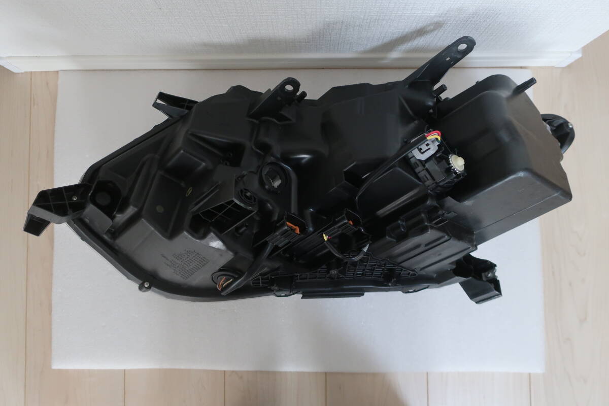 日産 NISSAN T32 エクストレイル X-TRAIL 後期 純正 右 LED 日産 NISSAN T32 エクストレイル X-TRAIL 後期 純正 右 LED