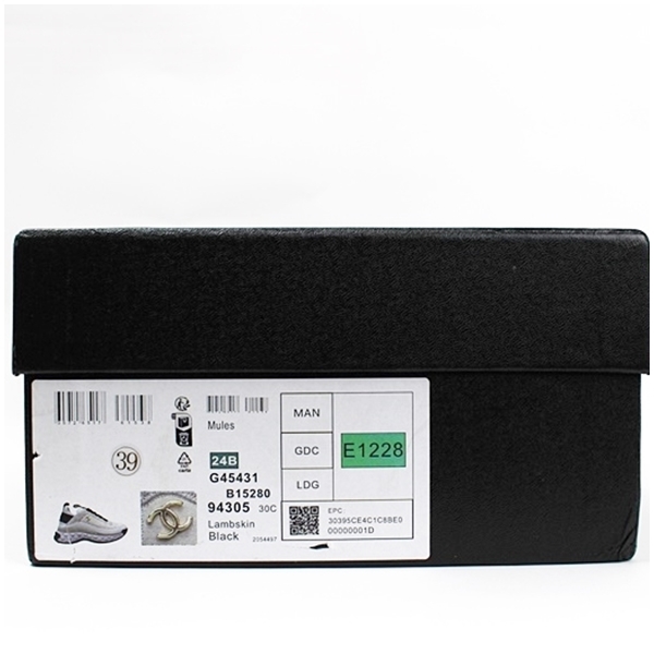 70010　シャネル　CHANEL　靴用　空箱　33×22×12センチ　外は黒　內は白い