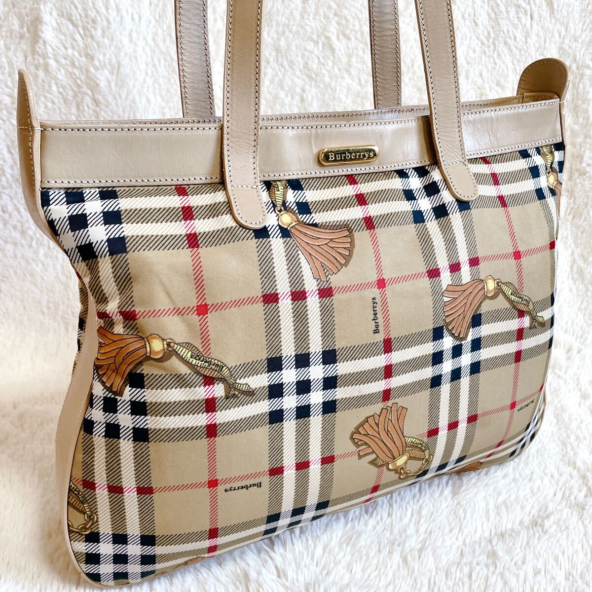 激レア 美品 BURBERRY タッセル柄 ノバチェック 肩がけ トート 激レア 美品 BURBERRY タッセル柄 ノバチェック 肩がけ トート