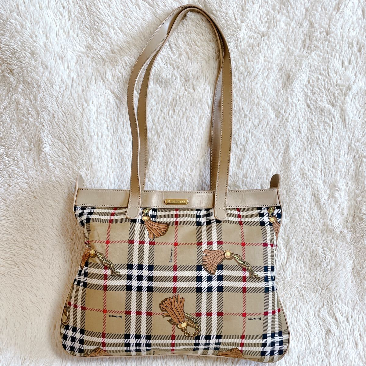 激レア 美品 BURBERRY タッセル柄 ノバチェック 肩がけ トート 激レア 美品 BURBERRY タッセル柄 ノバチェック 肩がけ トート