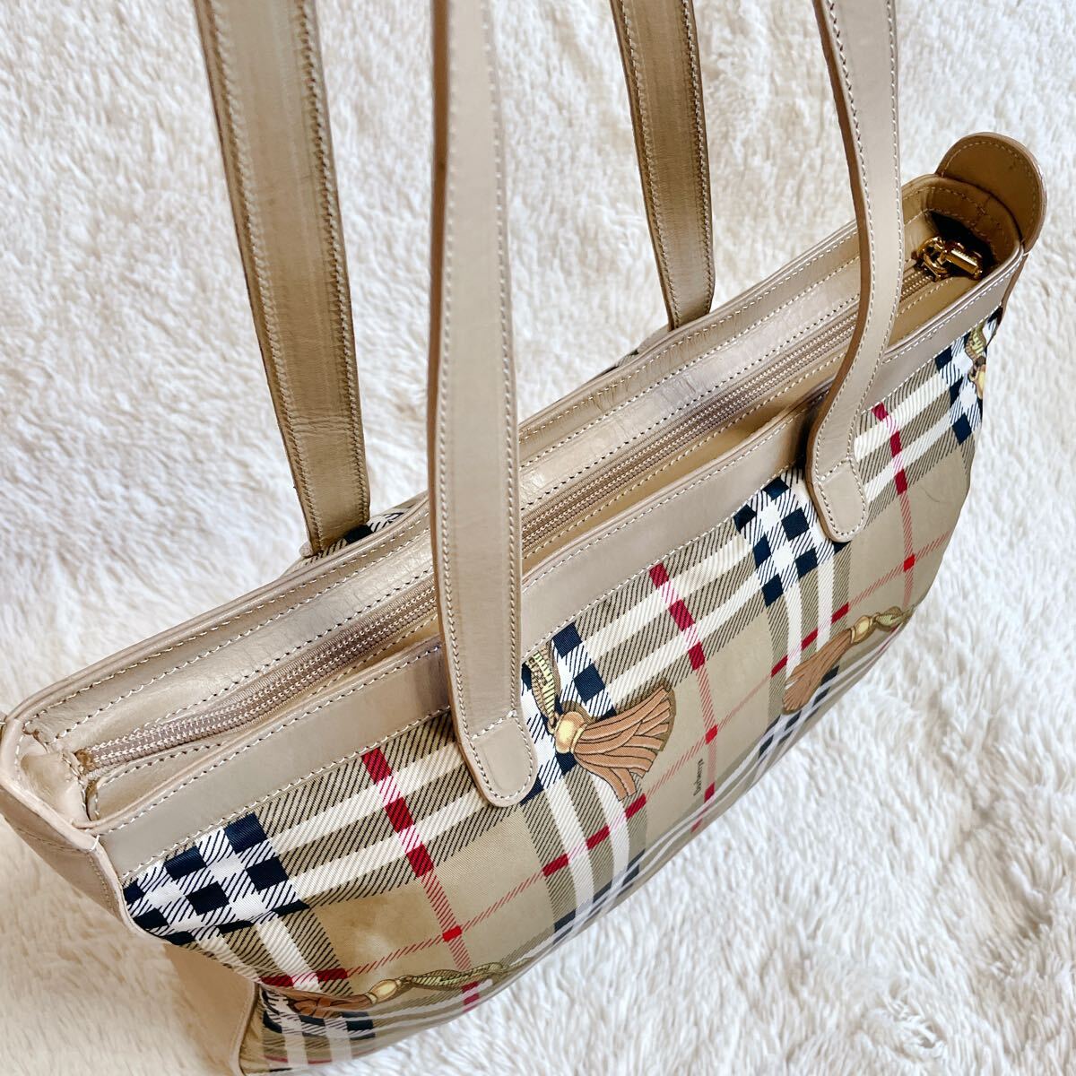 激レア 美品 BURBERRY タッセル柄 ノバチェック 肩がけ トート 激レア 美品 BURBERRY タッセル柄 ノバチェック 肩がけ トート