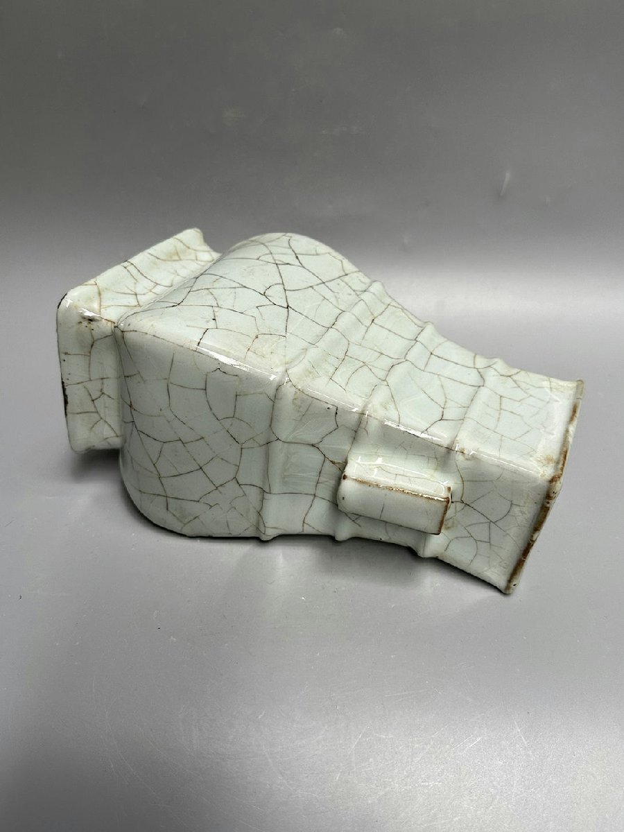 □観心 時代旧蔵□C773南宋 官窯月白釉四方弦紋瓶 古陶磁器 珍品 □観心 時代旧蔵□C773南宋 官窯月白釉四方弦紋瓶 古陶磁器 珍品