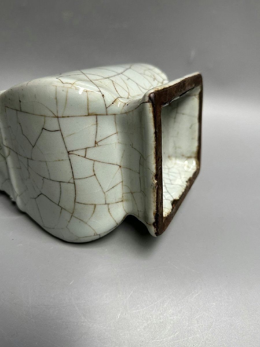 □観心 時代旧蔵□C773南宋 官窯月白釉四方弦紋瓶 古陶磁器 珍品 □観心 時代旧蔵□C773南宋 官窯月白釉四方弦紋瓶 古陶磁器 珍品