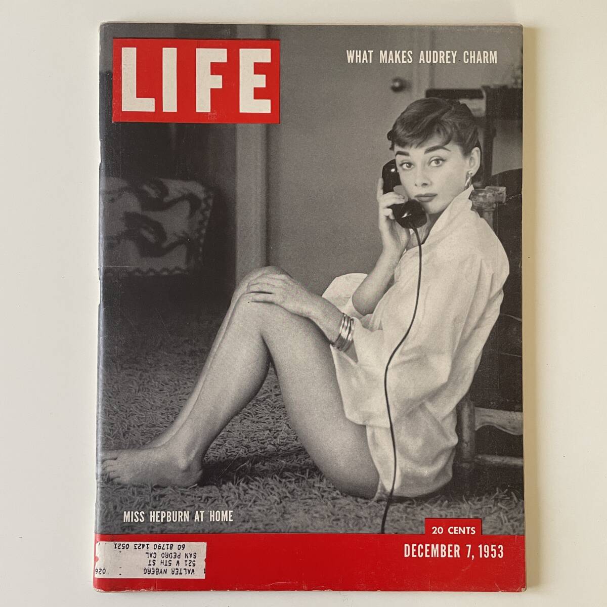 出産祝いなども豊富 希少な美品】1953年12月7日発行・オードリーヘップバーン(表紙 洋書