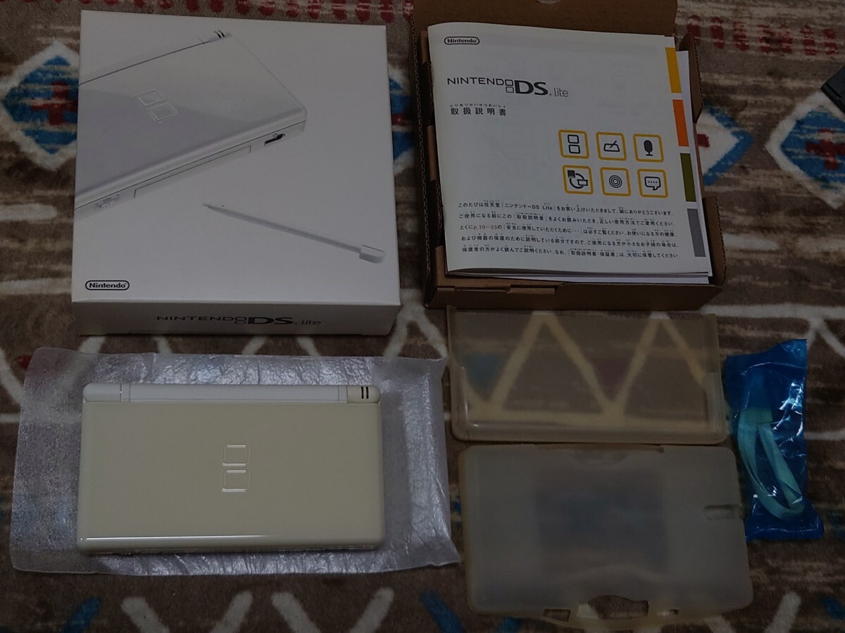 DS Lite ライト 本体 充電器 タッチペン ストラップ 説明書類 箱類