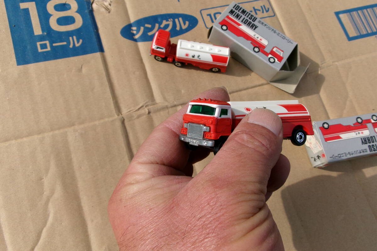 トミカ 出光オリジナルミニローリー 出光オリジナル・ミニローリー(非売品トミカ・日野セミトレーラ