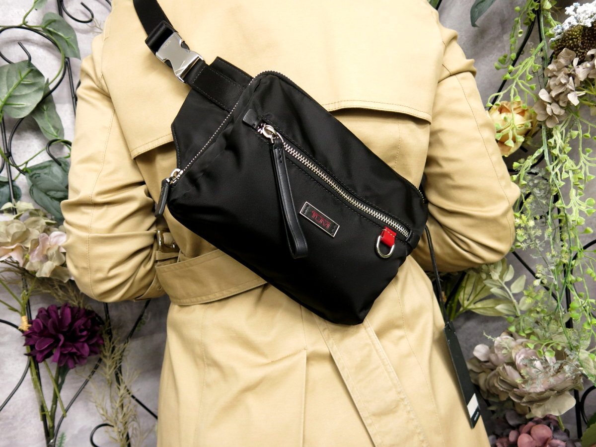 ●未使用●TUMI トゥミ●ロゴ●ナイロン レザー 本革●ボディ バッグ●黒 赤●シルバー金具●斜め掛け●収納 かばん●Js51677