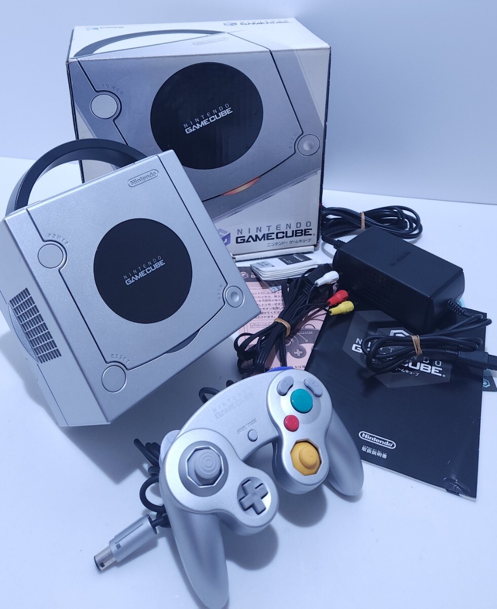 動作品 GC ゲームキューブ 銀 本体 (DOL-001) 任天堂 Nintendo GameCube 箱付 セット 希少品(M-2)