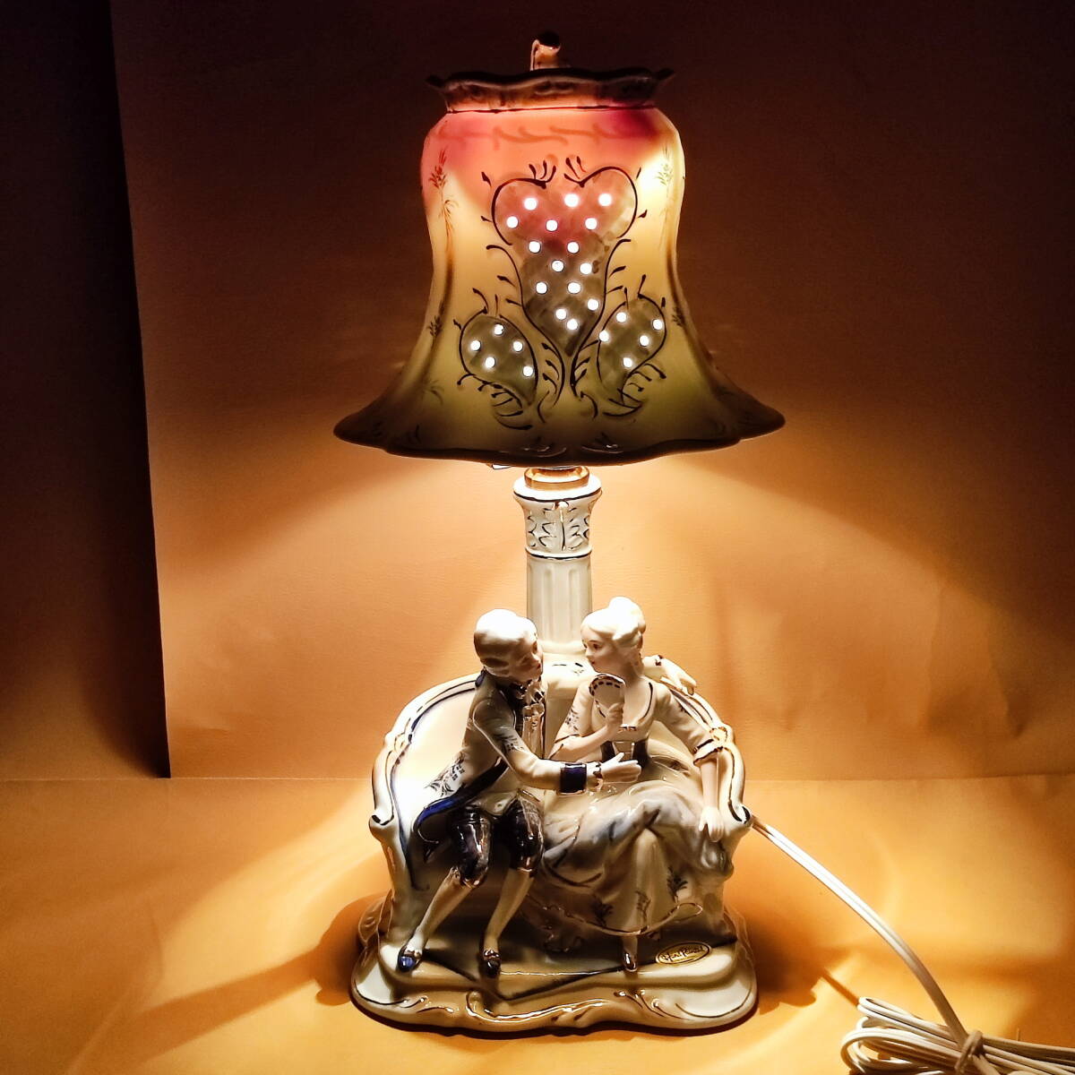 【 希少 】加藤工芸  陶器製  クマ家族の団欒  布シェード  テーブルランプ 希少 】加藤工芸 陶器製 クマ家族の団欒 布シェード テーブルランプ