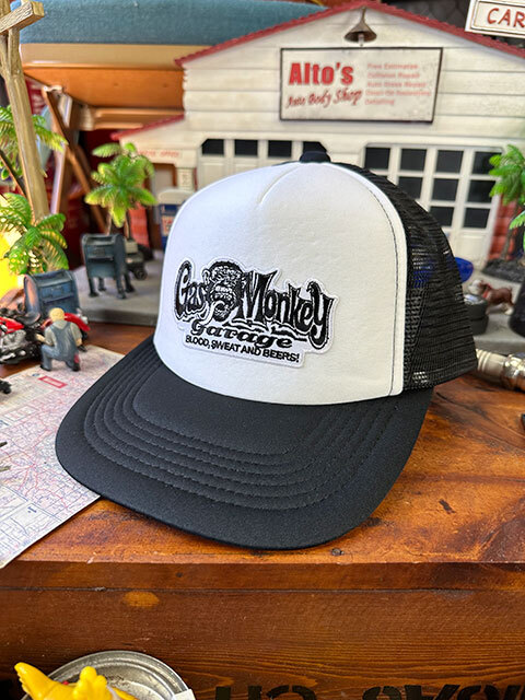 ガスモンキーガレージ　メッシュキャップ　（BLOOD SWEET AND BEERS）　帽子色＝ホワイト×ブラック　■　アメリカン雑貨　アメリカ雑貨