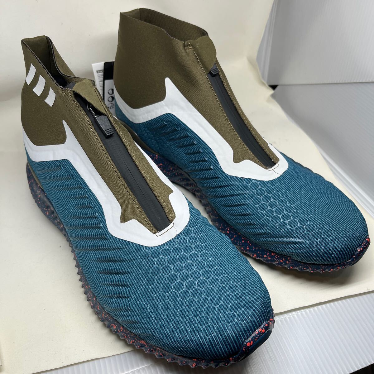 アディダス　ランニングシューズ　　ALPHA BOUNCE 5/8 28センチ新品未使用箱タグ付