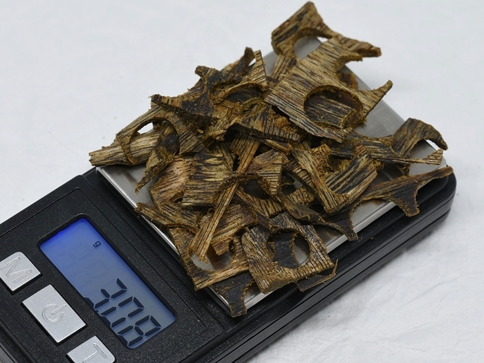訳あり】伽羅数珠玉の端材 グラム2980円 量り売り 1g 伽羅 緑油 訳あり】伽羅数珠玉の端材 グラム2980円 量り売り 1g 伽羅 緑油