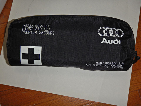 ★Audi アウデ?！IRST AID KIT　ファーストエイドキット　救急箱　急救箱　救急セット　未使用★