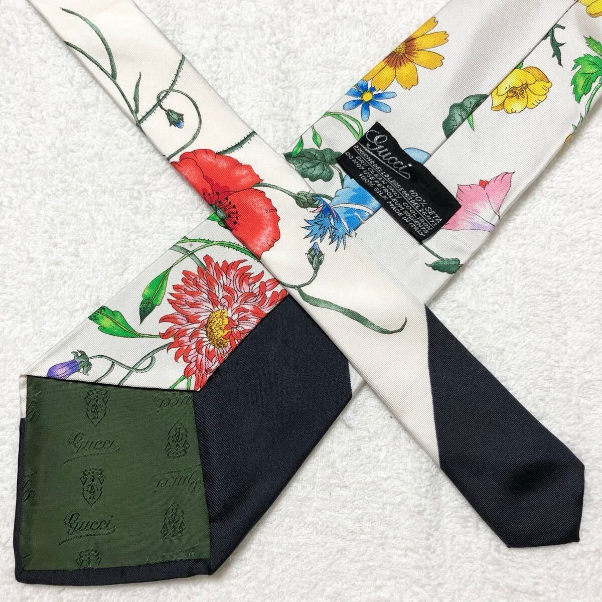 美品 超希少 GUCCI グッチ ネクタイ スカーフ柄 フローラル 花柄 美品 超希少 GUCCI グッチ ネクタイ スカーフ柄 フローラル 花柄