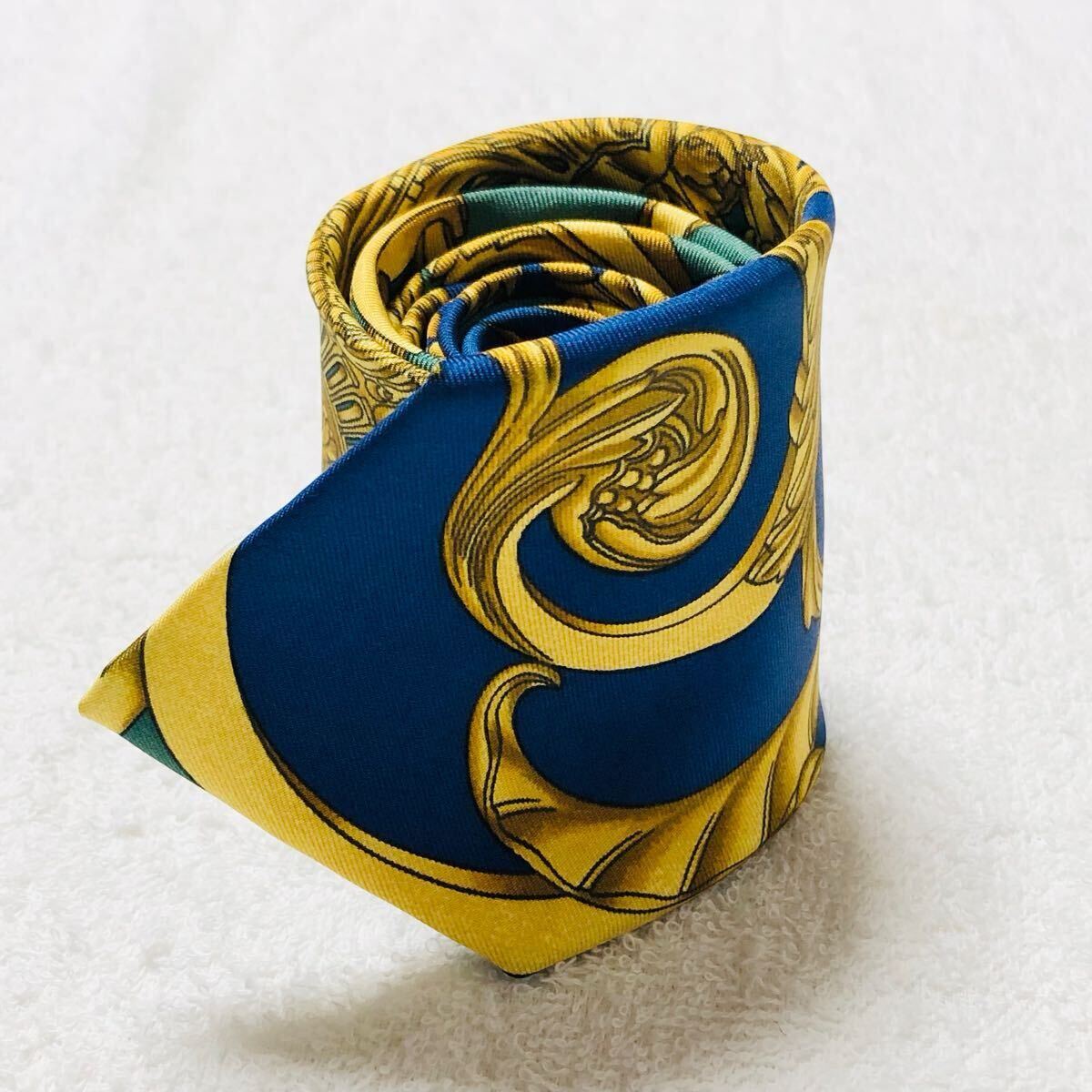 美品 希少デザイン HERMES エルメス ネクタイ スカーフ柄 黄金 美品 希少デザイン HERMES エルメス ネクタイ スカーフ柄 黄金