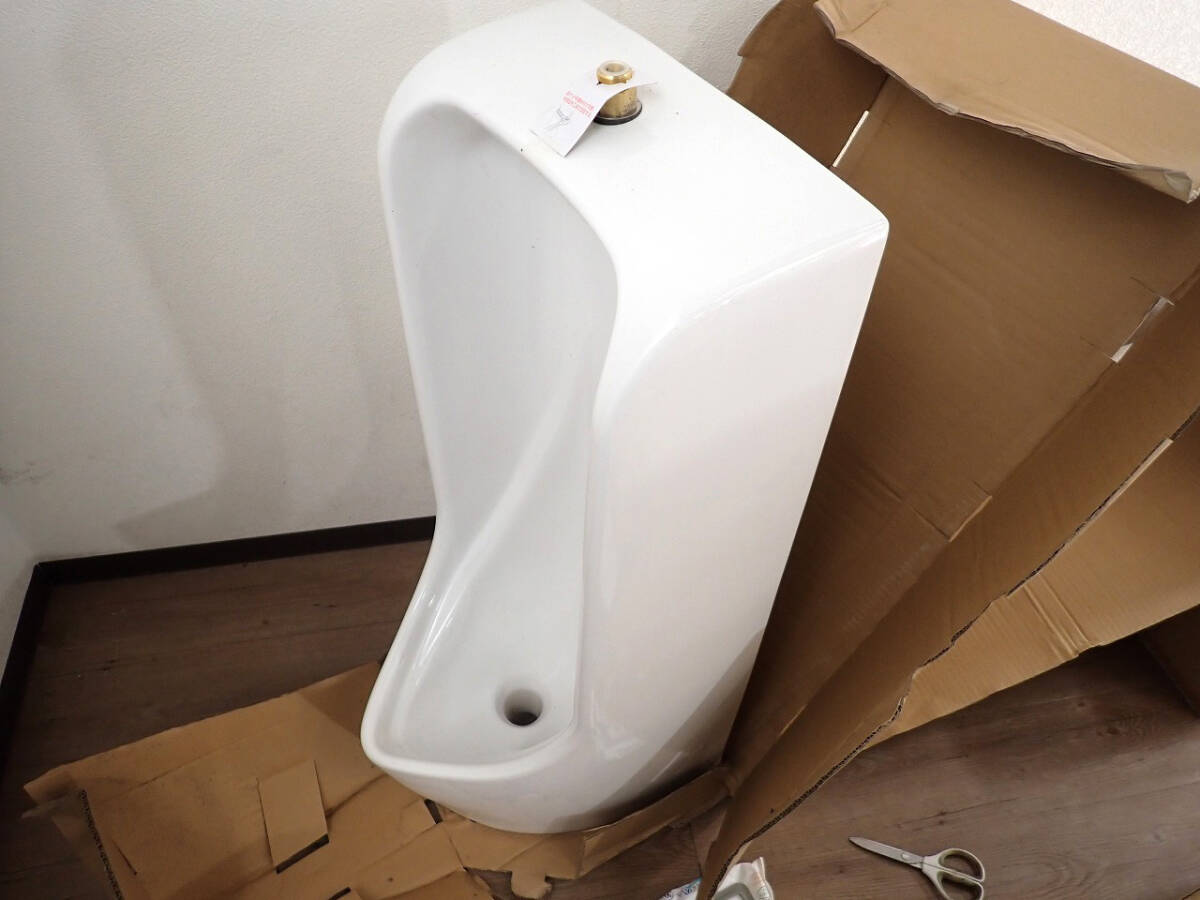 新品 壁掛壁排水小便器 TOTO U500 トートー 男性用 トイレ 中型 新品 壁掛壁排水小便器 TOTO U500 トートー 男性用 トイレ 中型