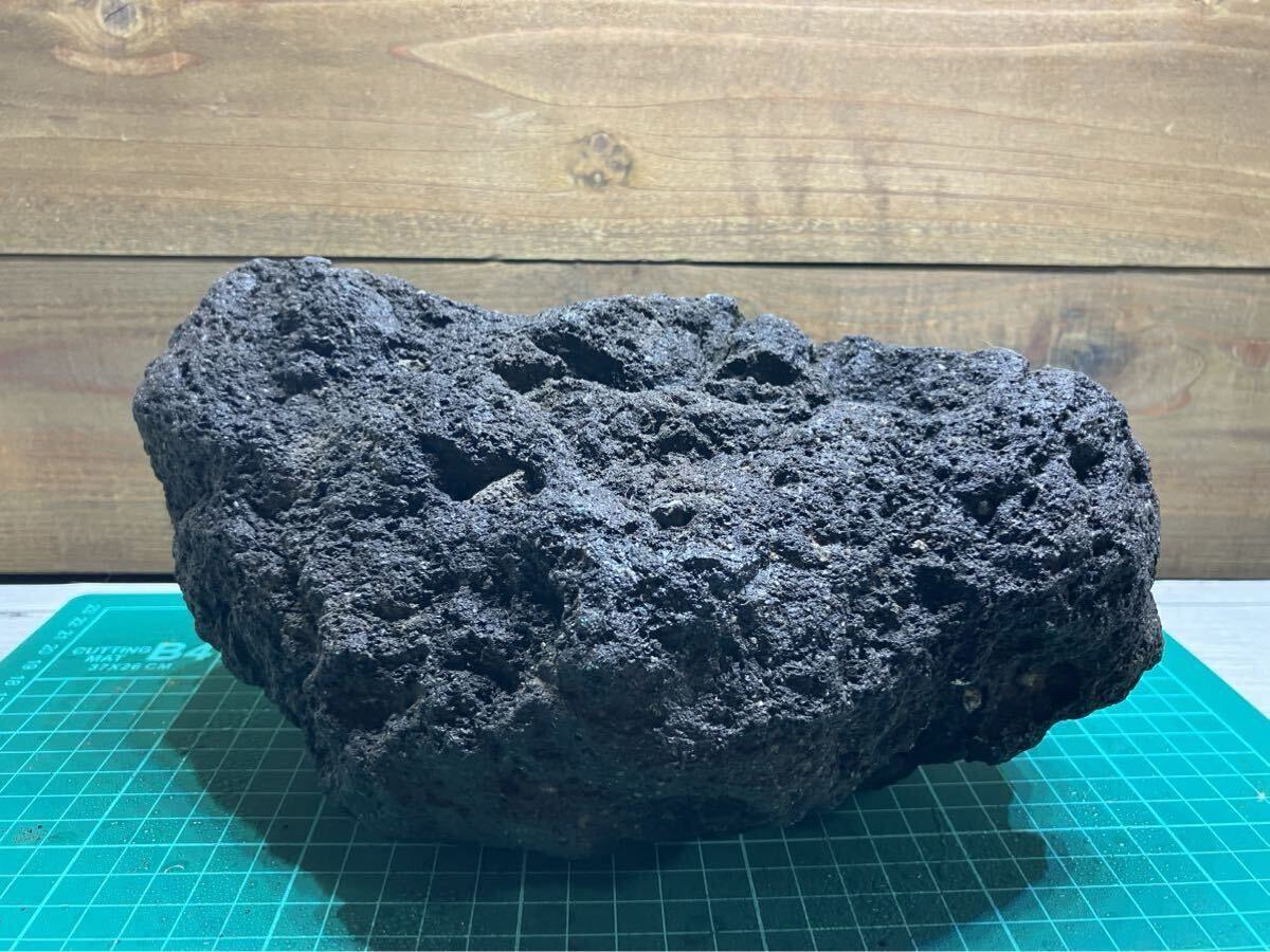 大きめ天然溶岩石　約３～４㎏ 雲山石　盆栽　アクアリウム 水草ポット 侘び寂び wabisabi 水槽レイアウト　侘び草　山野草　ビオトープ