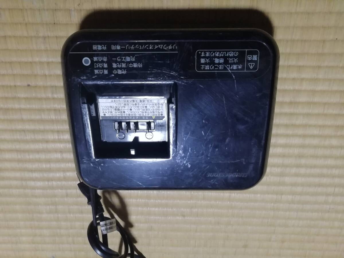 4　ブリヂストン　リチウムイオンバッテリー専用充電器　P5568 充電確認済む
