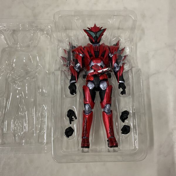 1円~ S.H.Figuarts 仮面ライダーゼロワン 仮面ライダーサウザー 1円~ S.H.Figuarts 仮面ライダーゼロワン 仮面ライダーサウザー