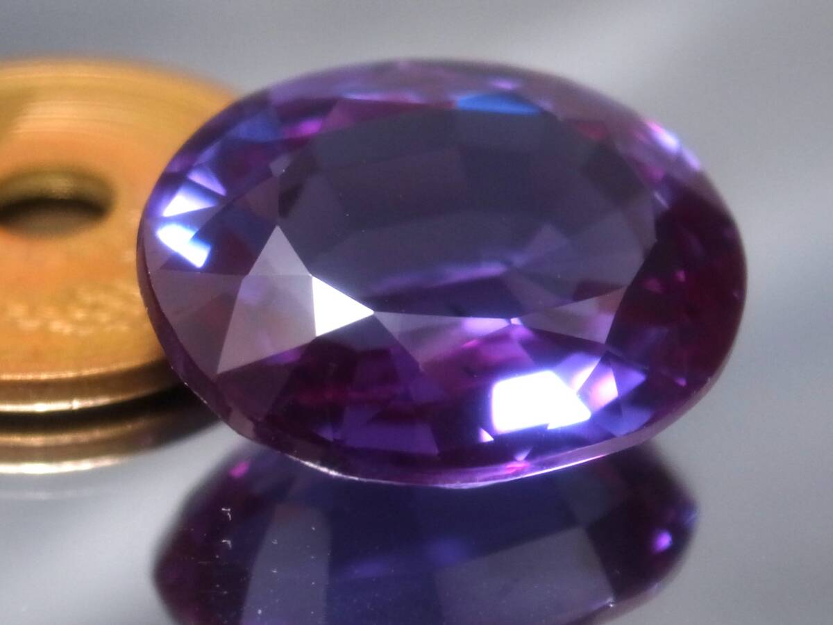 29.71ct 新品・特大サイズ・アレキサンドライト変色効果タイプ・合成コランダム 