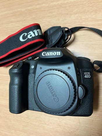 CANON　キャノンＥＯＳ４０Ｄ　デジタル一眼レフ（美品シャッター数少）ＥＦＳ１８－５５ｍｍ　ＥＦ７５－３００ｍｍ等セット　